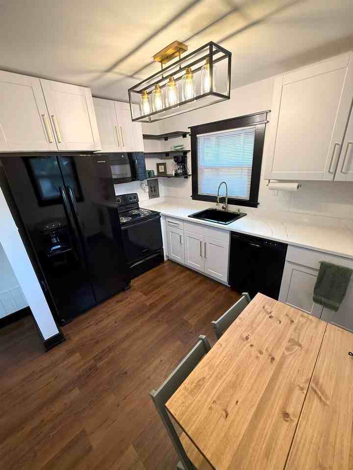 742 Parklawn Cir - Photo 7 of 15