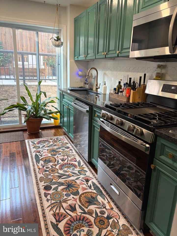 2220 Fleet St - Photo 6 of 15