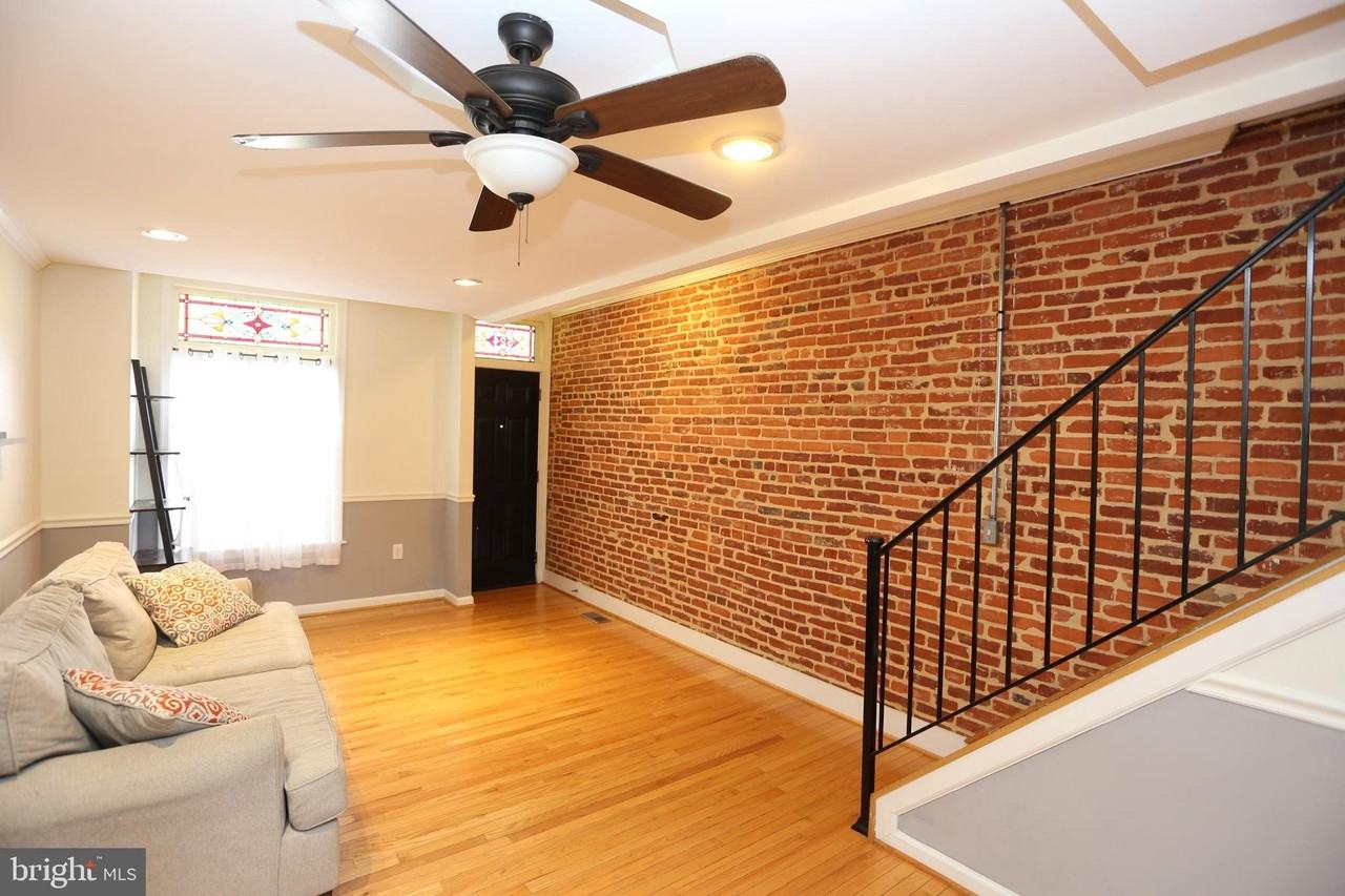 524 S Bouldin St - Photo 3 of 30