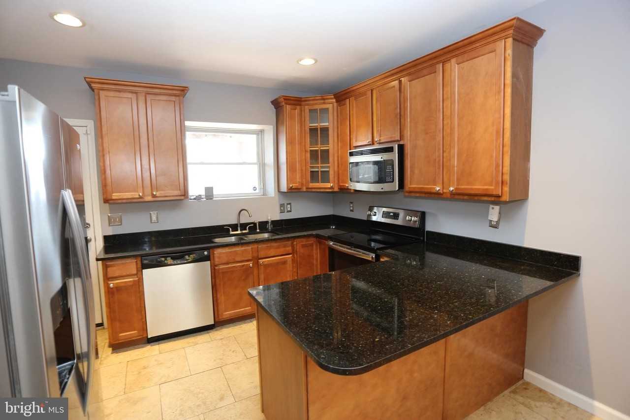 524 S Bouldin St - Photo 4 of 30