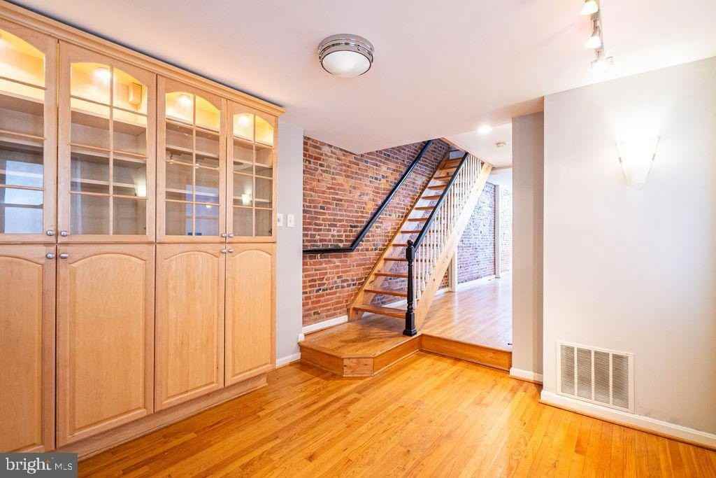 414 S Wolfe St - Photo 6 of 22