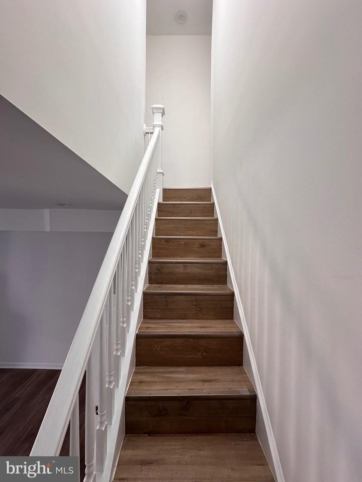 1911 Division St - Photo 6 of 15