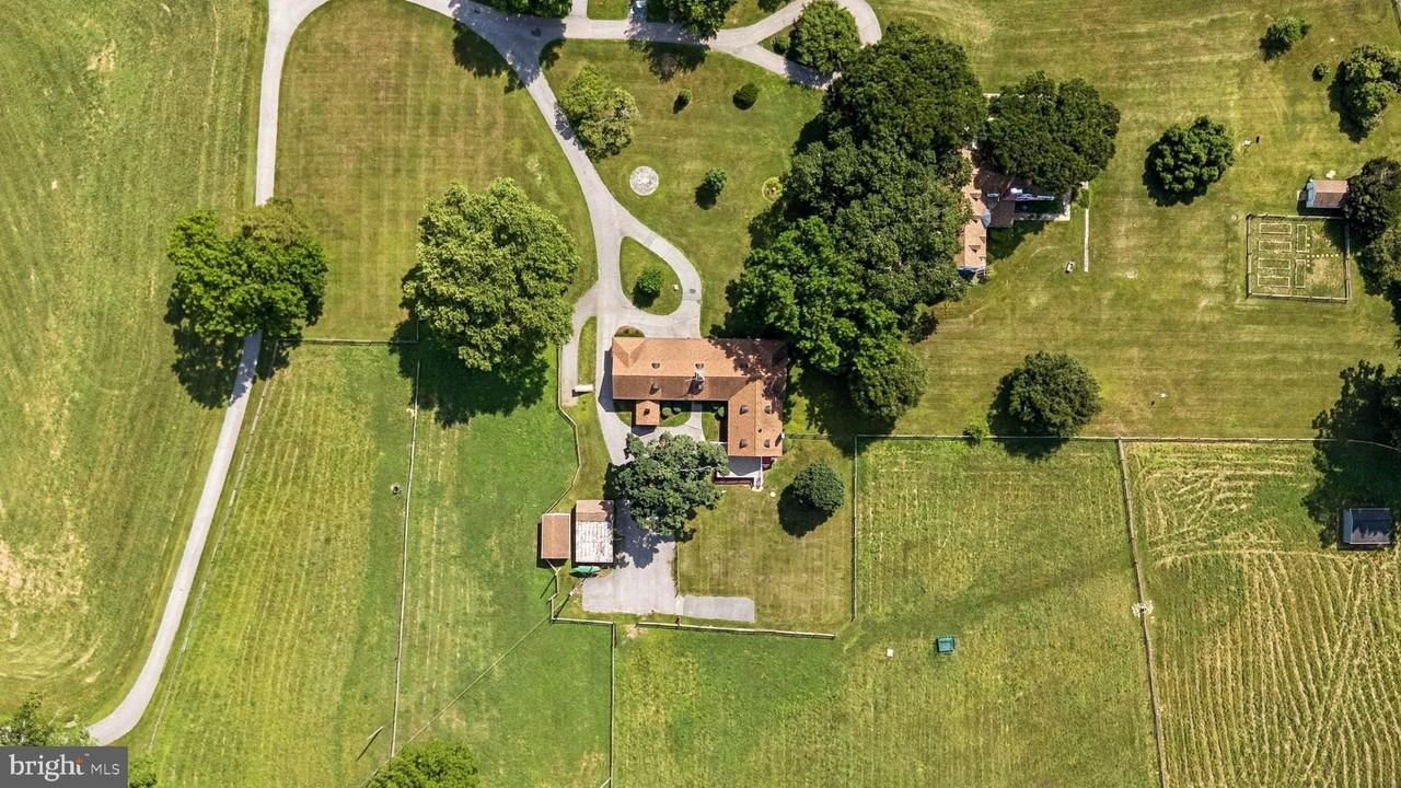 15204 Old York Rd - Photo 3 of 24