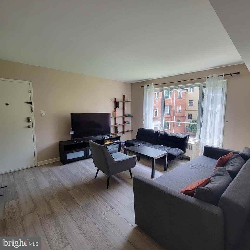 10407 Montrose Ave #201 - Photo 3 of 14