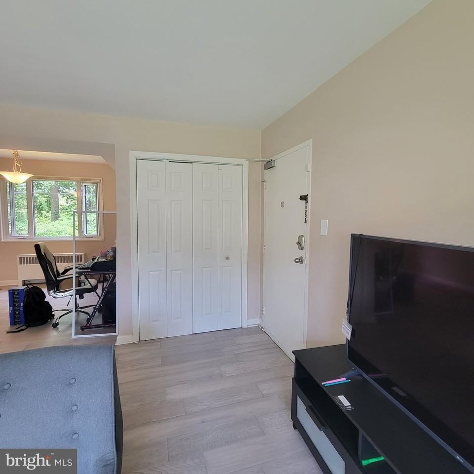 10407 Montrose Ave #201 - Photo 7 of 14