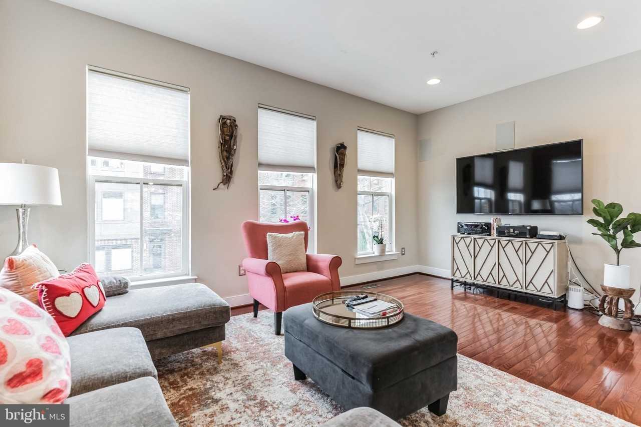 4560 Longfellow St - Photo 7 of 36