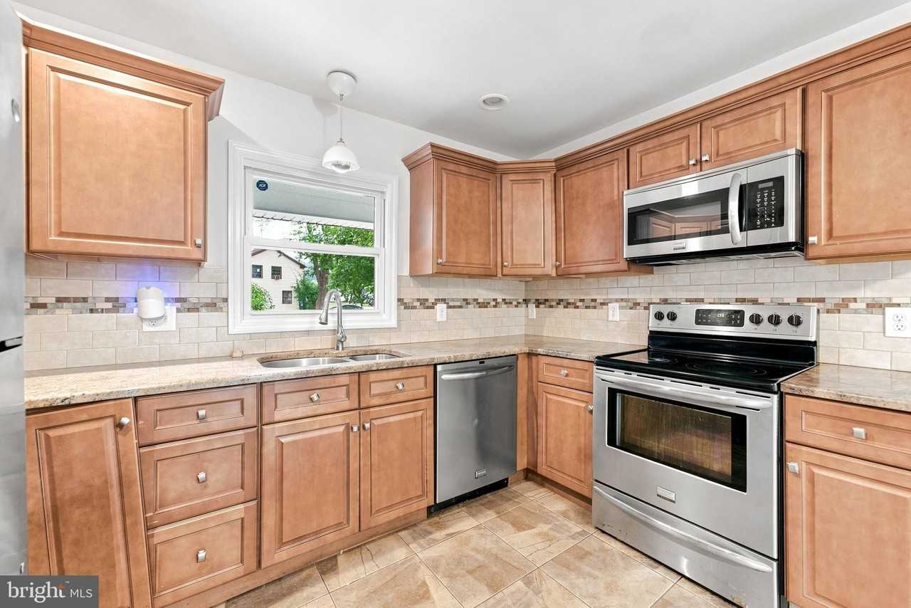 2 Barnwell Ln - Photo 2 of 28