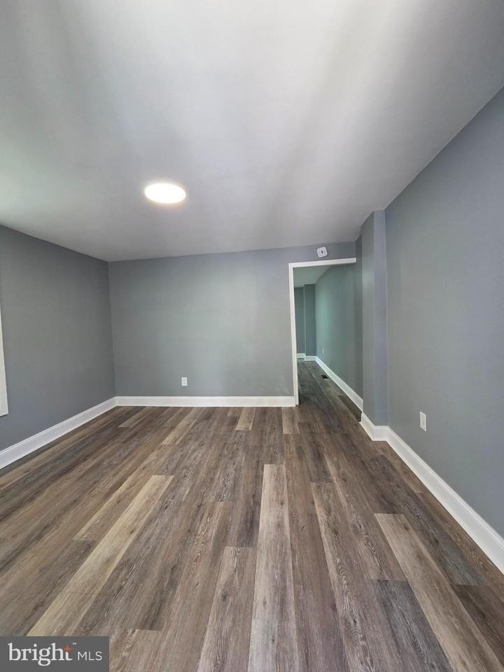 614 S 10th St - Photo 2 of 6