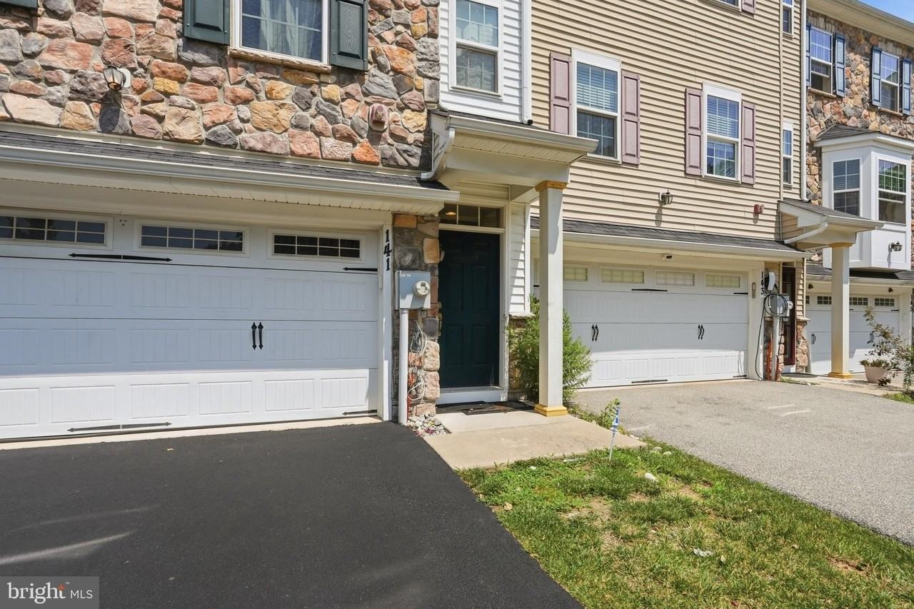 141 Graystone Dr - Photo 3 of 36