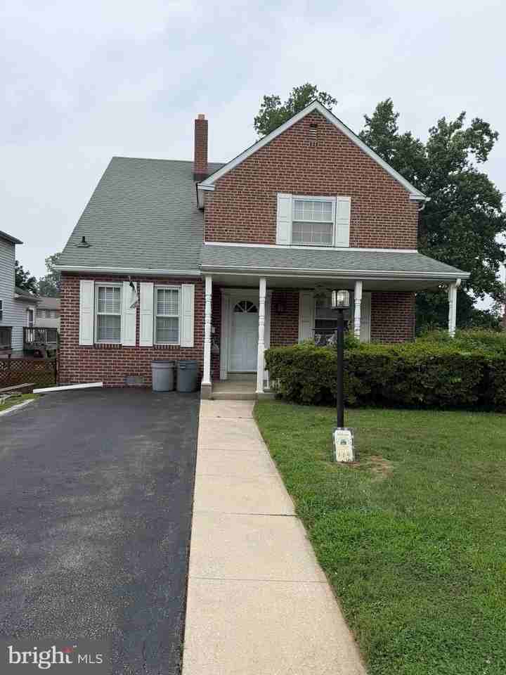 114 Lincoln Ave - Photo 2 of 11