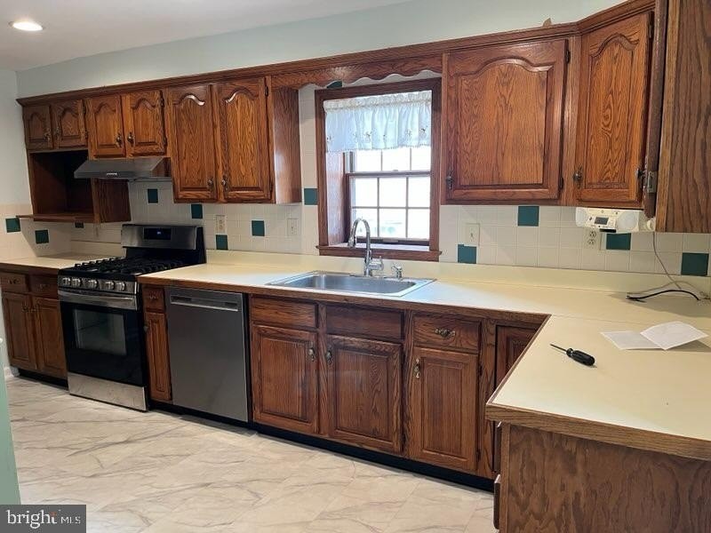 114 Lincoln Ave - Photo 5 of 11