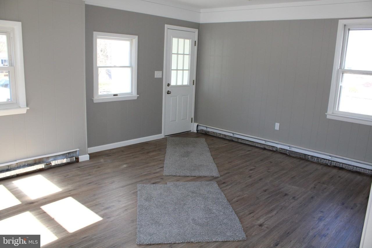 115 Spring Grove Rd - Photo 7 of 16