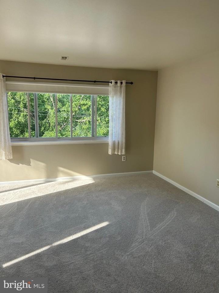 54 Garfield Ave #B - Photo 2 of 17