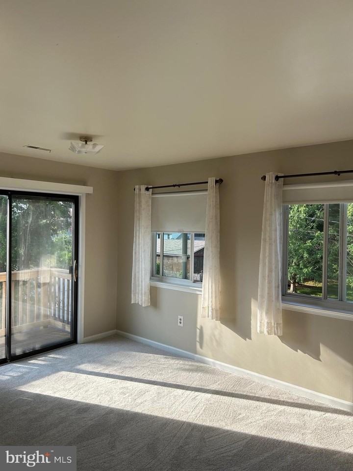 54 Garfield Ave #B - Photo 3 of 17