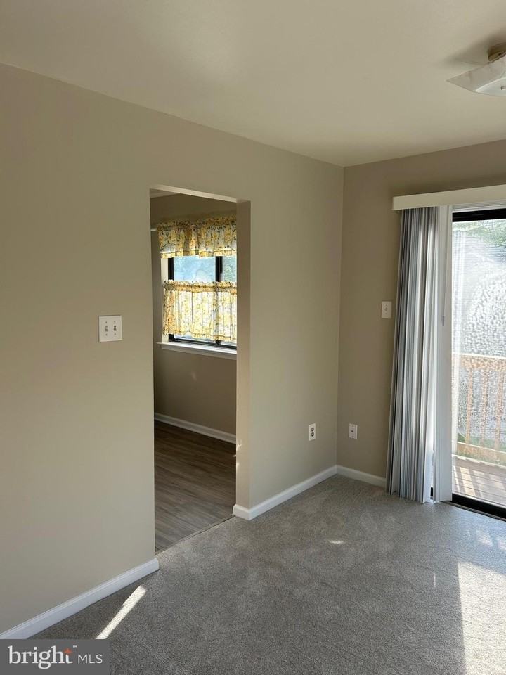 54 Garfield Ave #B - Photo 5 of 17
