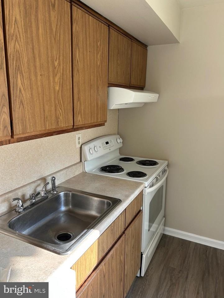 54 Garfield Ave #B - Photo 6 of 17