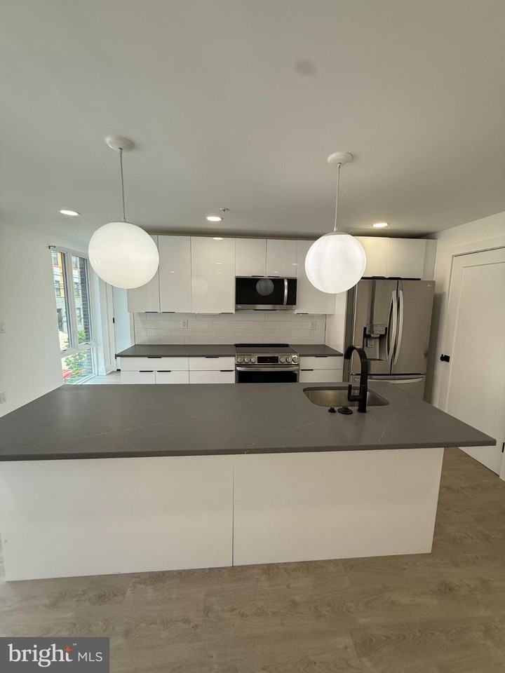 721 N 16th St #3 - Photo 4 of 9