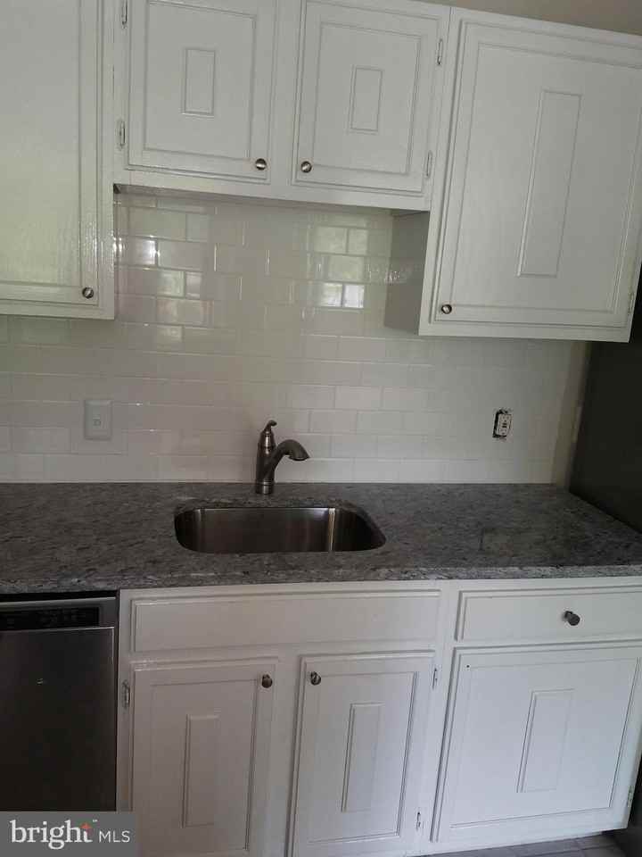 491 N Armistead St #301 - Photo 6 of 17
