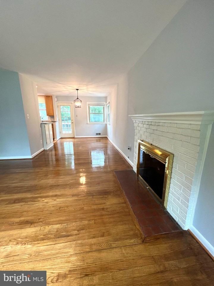 2220 Primrose Dr - Photo 3 of 37