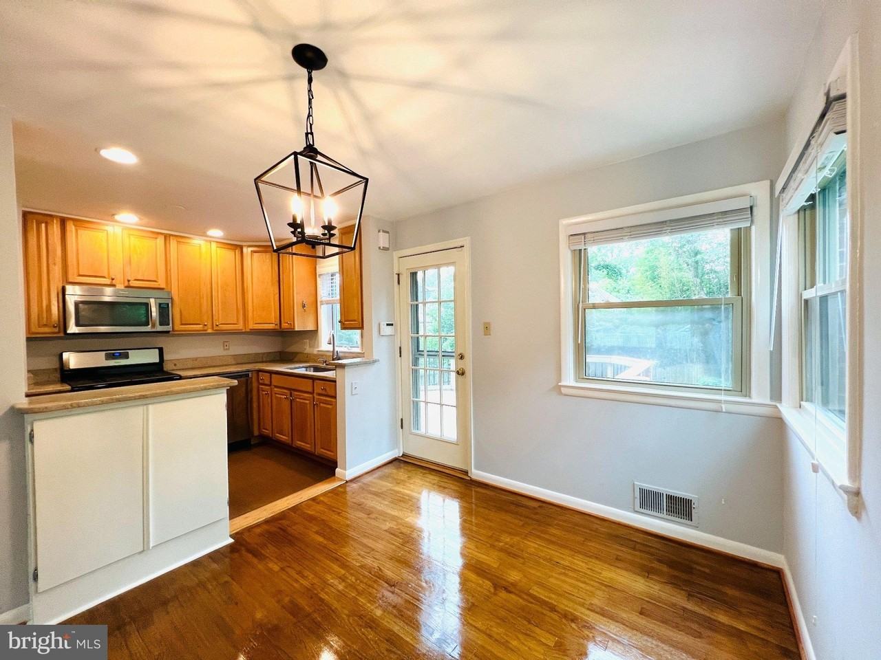 2220 Primrose Dr - Photo 4 of 37