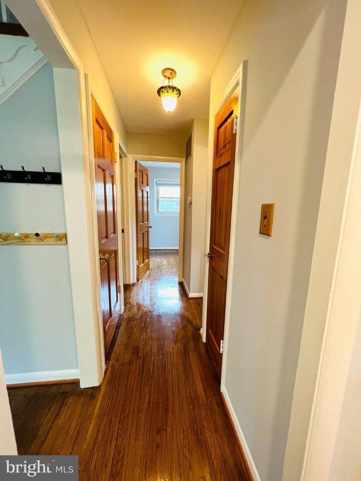 2220 Primrose Dr - Photo 7 of 37