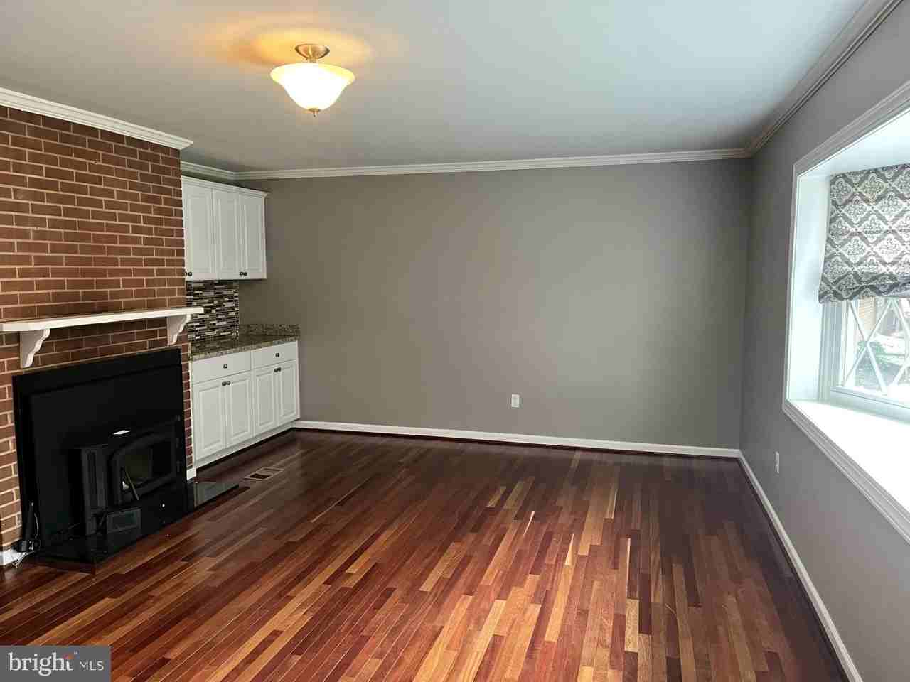 7908 Jansen Ct - Photo 3 of 11