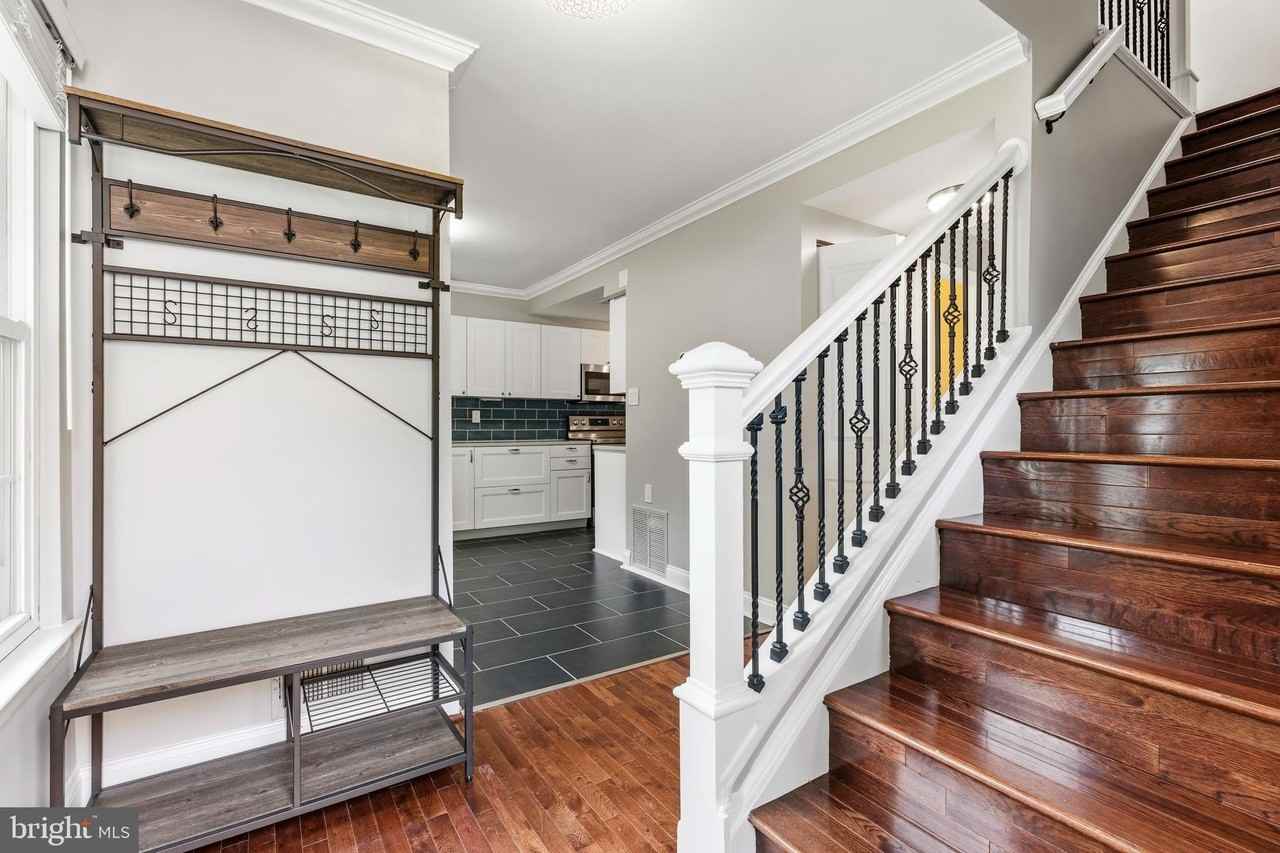 6410 Blarney Stone Ct - Photo 3 of 36