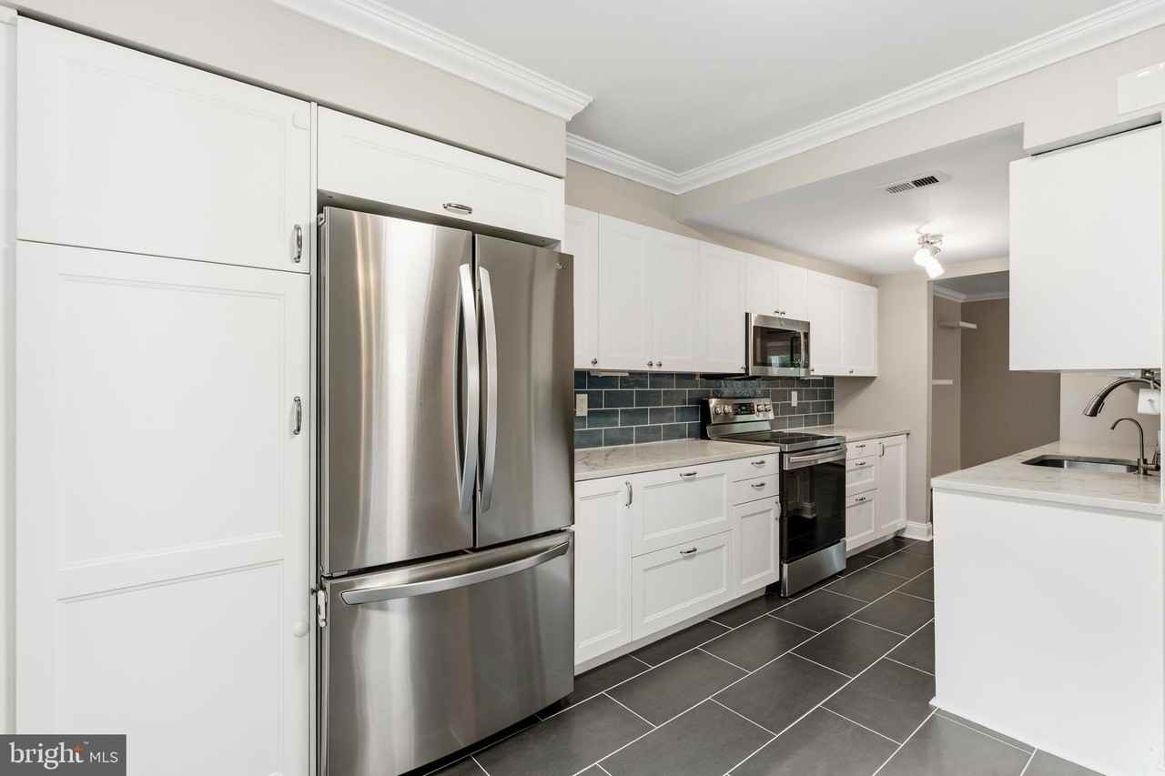 6410 Blarney Stone Ct - Photo 6 of 36