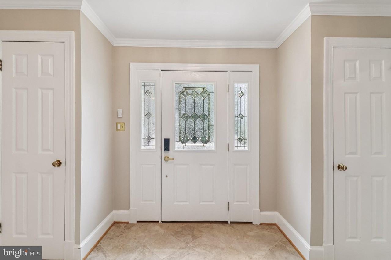 7518 Old Dominion Dr - Photo 6 of 50