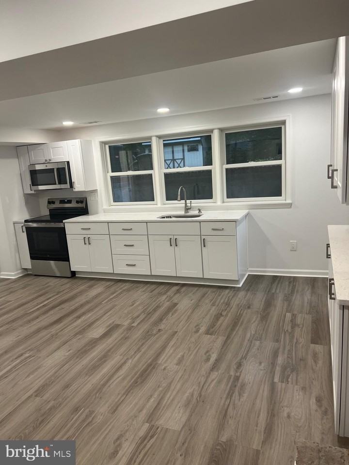 1100 Springvale Rd - Photo 4 of 50