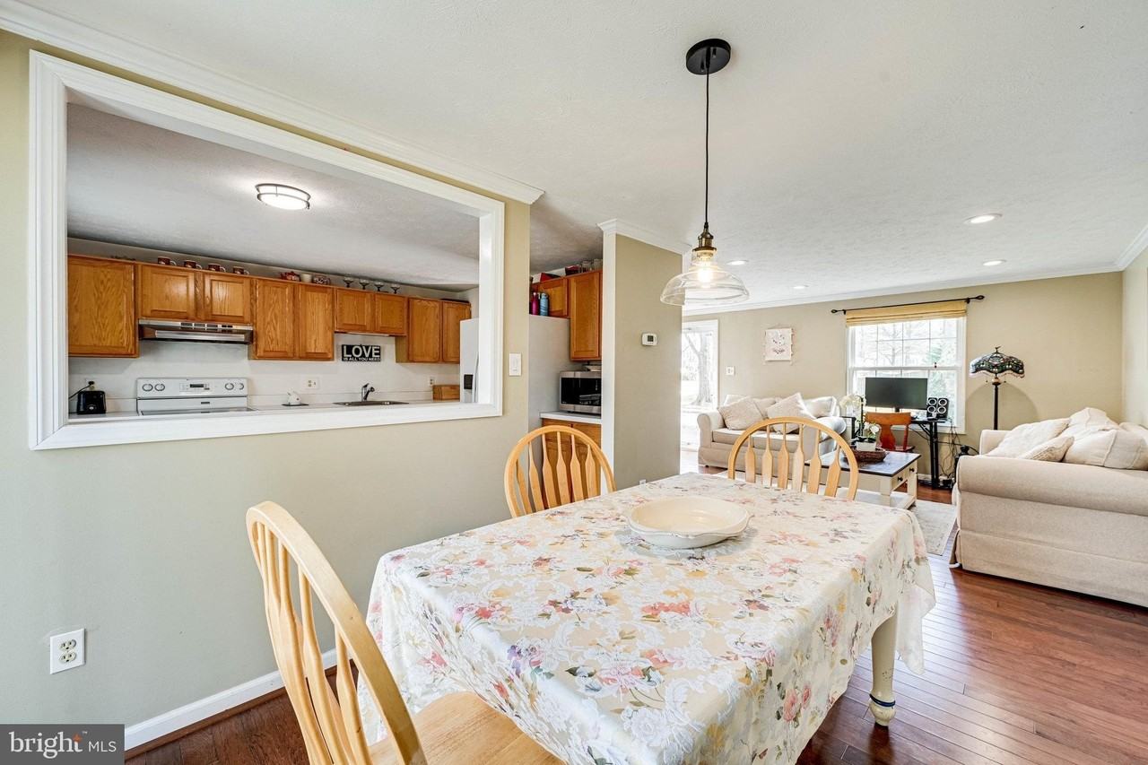 6144 Windward Dr - Photo 6 of 41