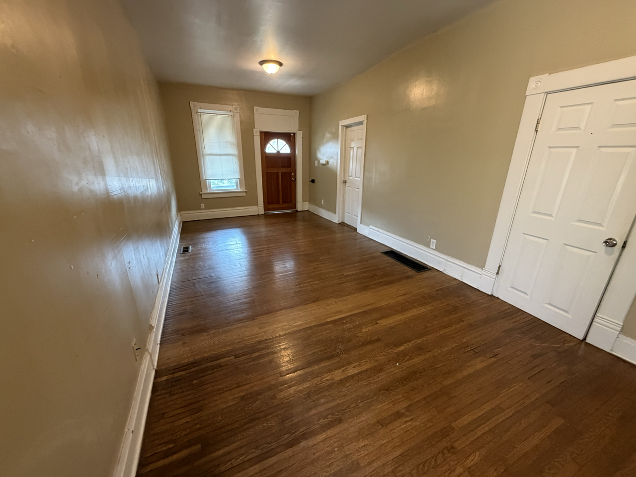 1490 Indianola Ave - Photo 3 of 20