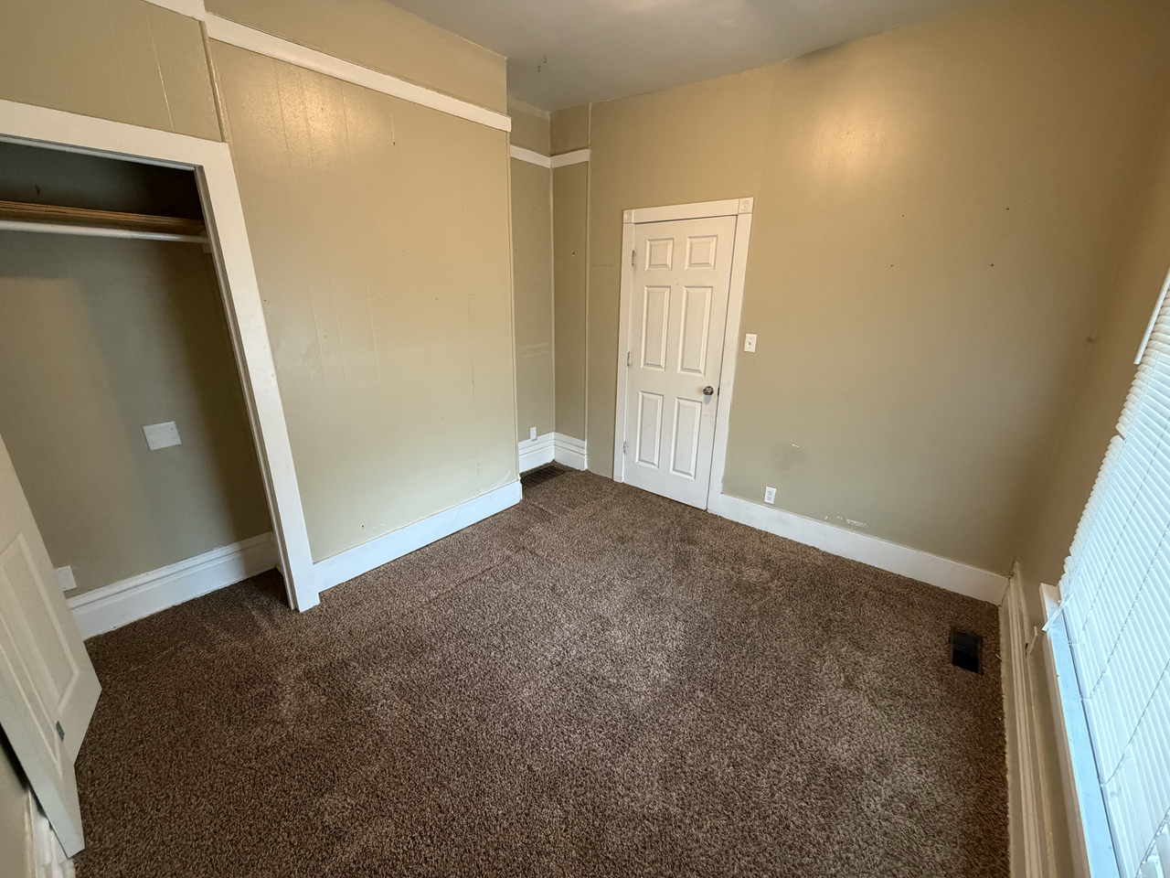 1490 Indianola Ave - Photo 5 of 20