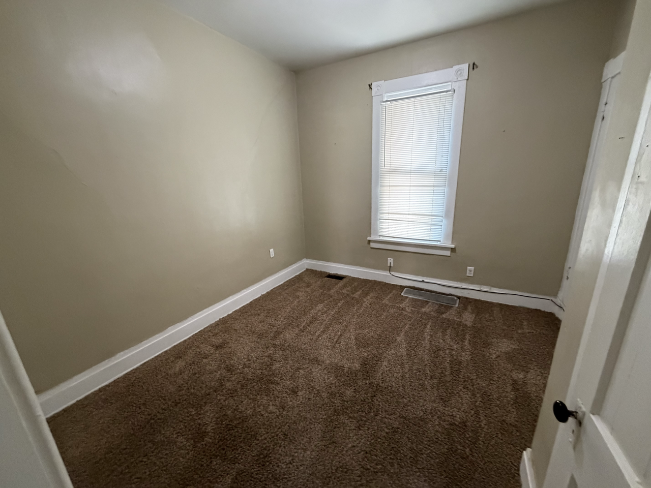1490 Indianola Ave - Photo 6 of 20