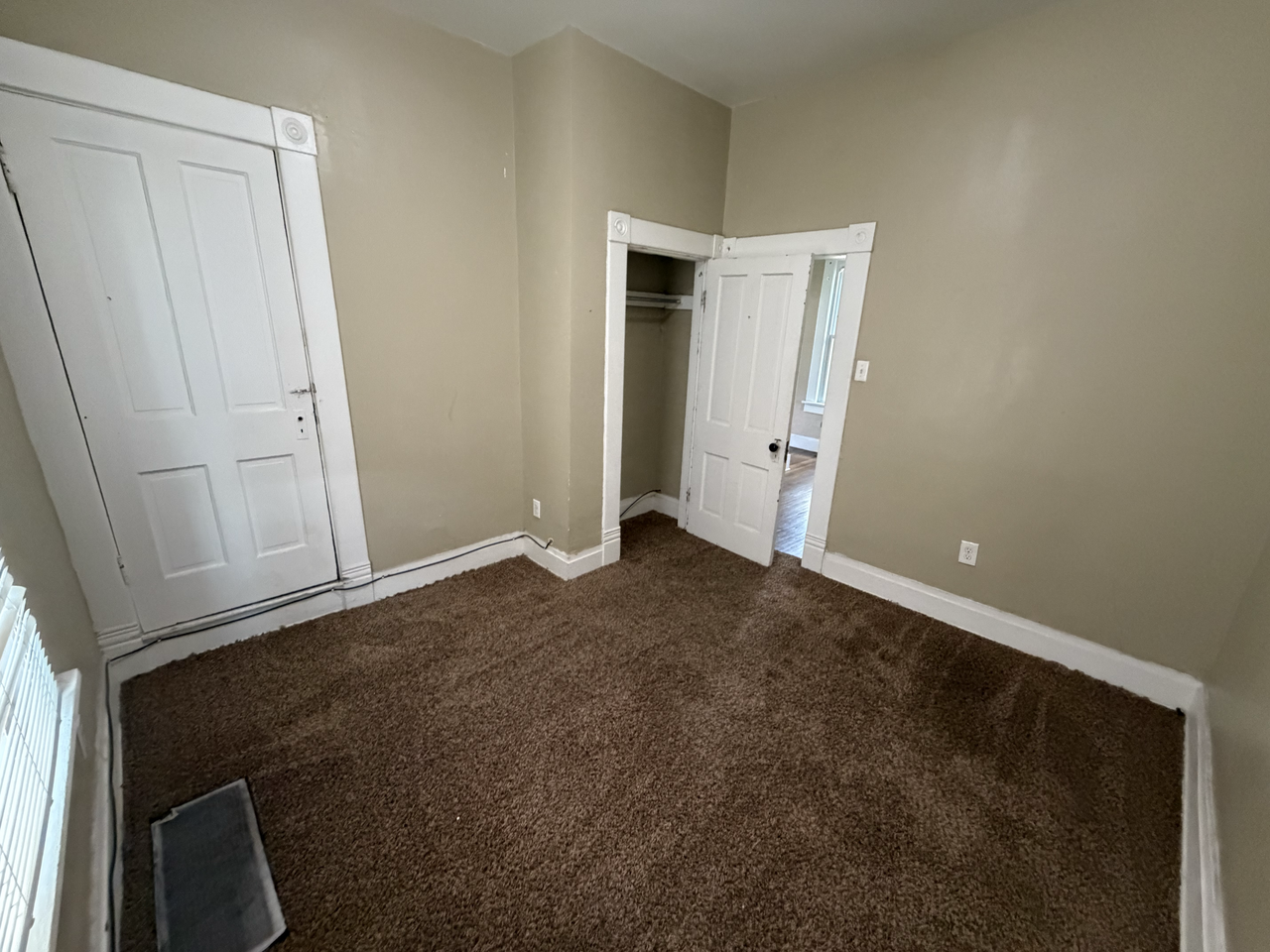 1490 Indianola Ave - Photo 7 of 20