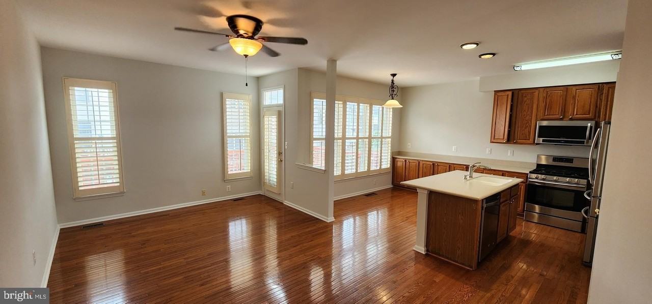 20622 Glenmere Sq - Photo 6 of 25