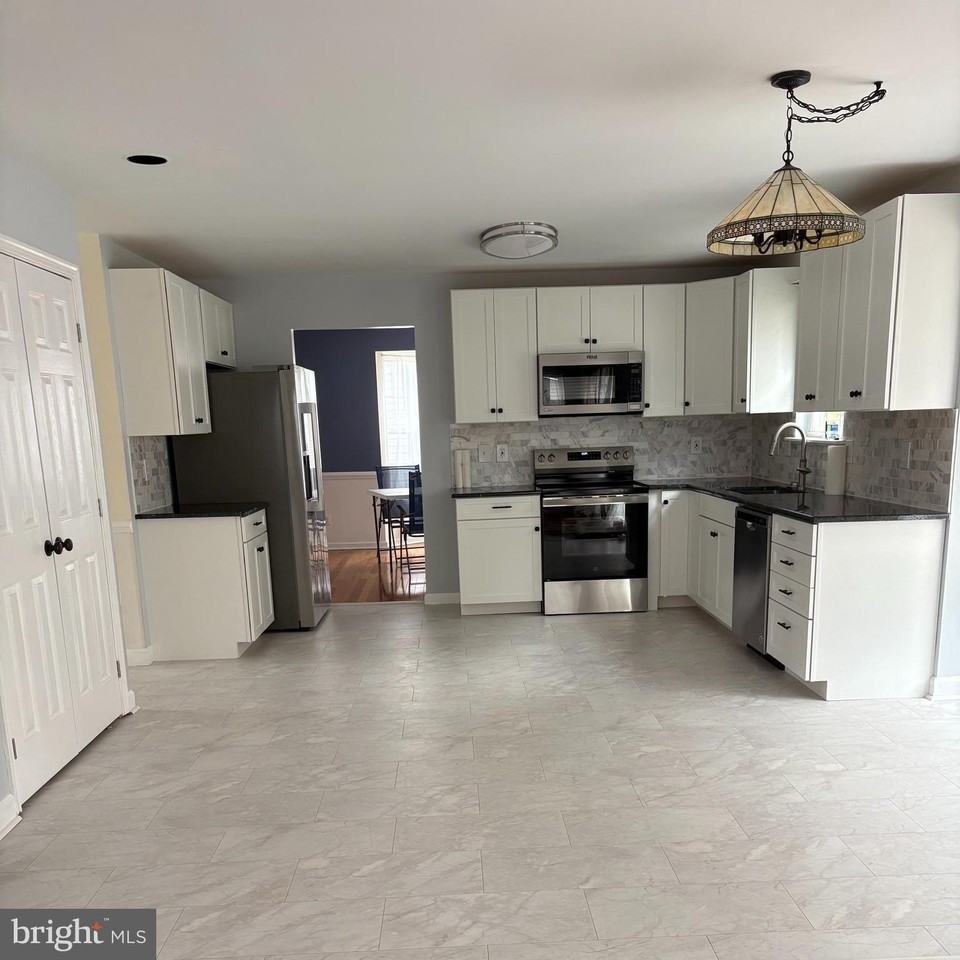8061 Station Rd - Photo 2 of 24