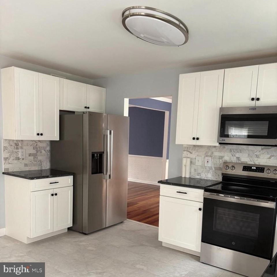 8061 Station Rd - Photo 3 of 24