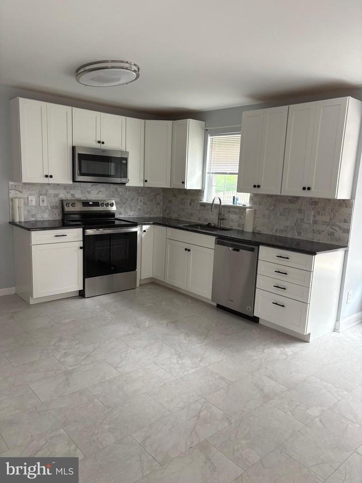 8061 Station Rd - Photo 4 of 24