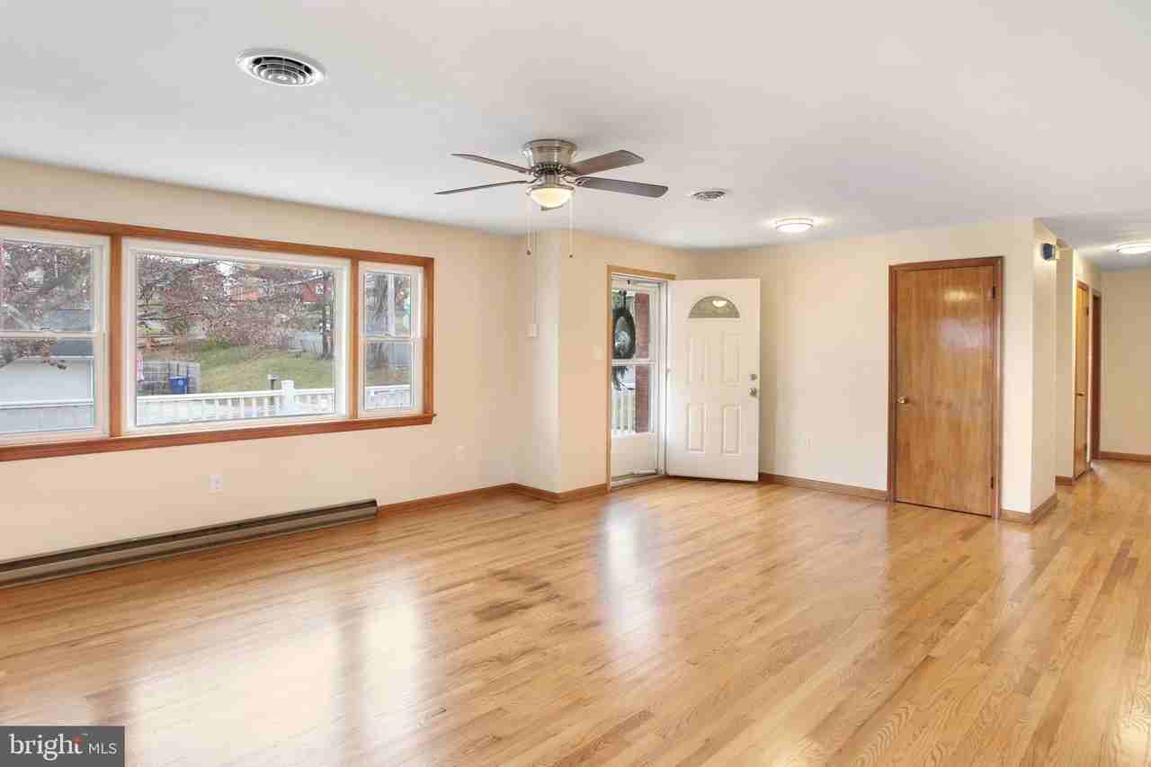 28 Bee St - Photo 2 of 10