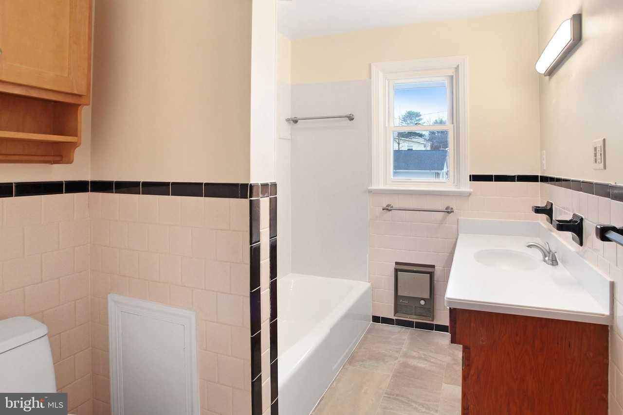 28 Bee St - Photo 3 of 10