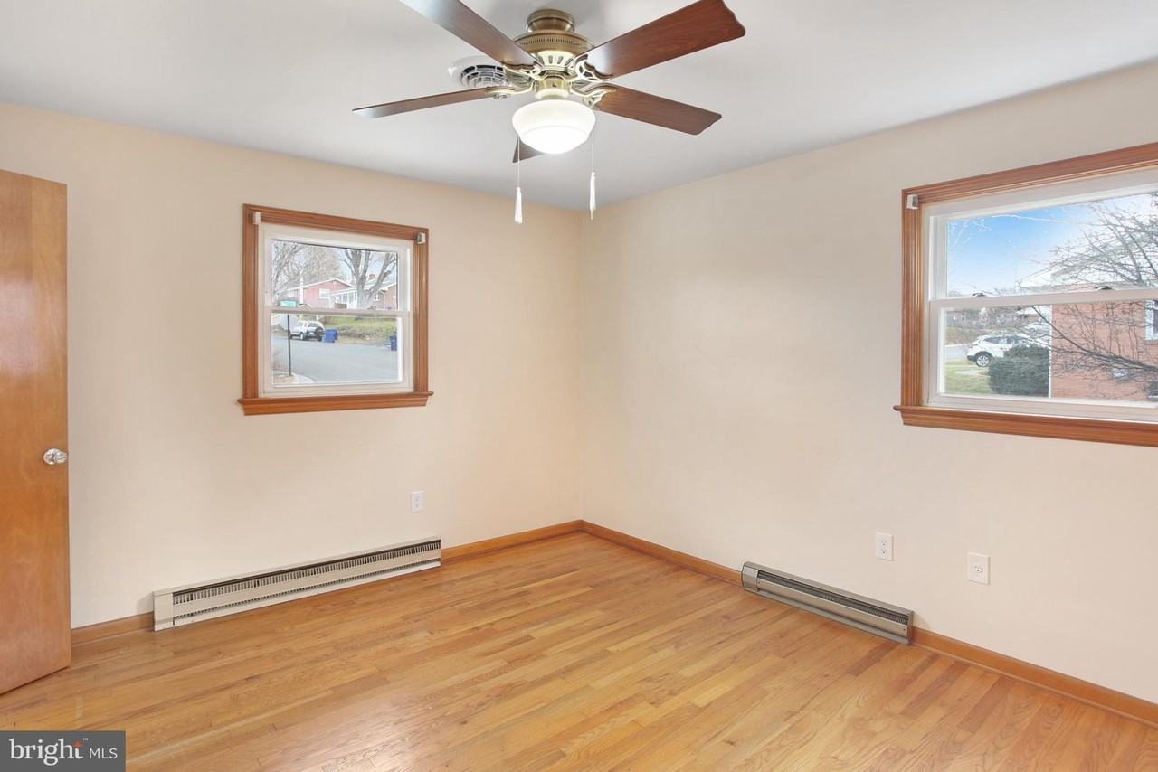 28 Bee St - Photo 4 of 10