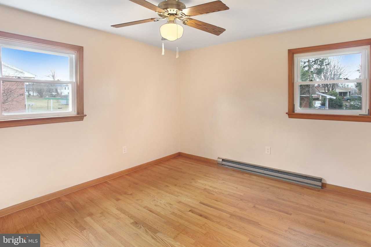 28 Bee St - Photo 7 of 10