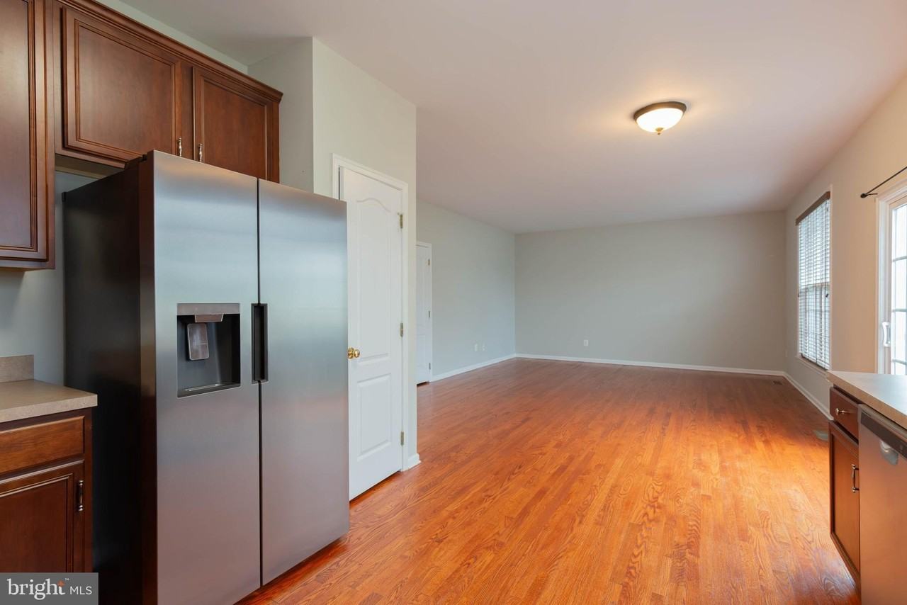 305 Lewisburg Ln - Photo 6 of 36