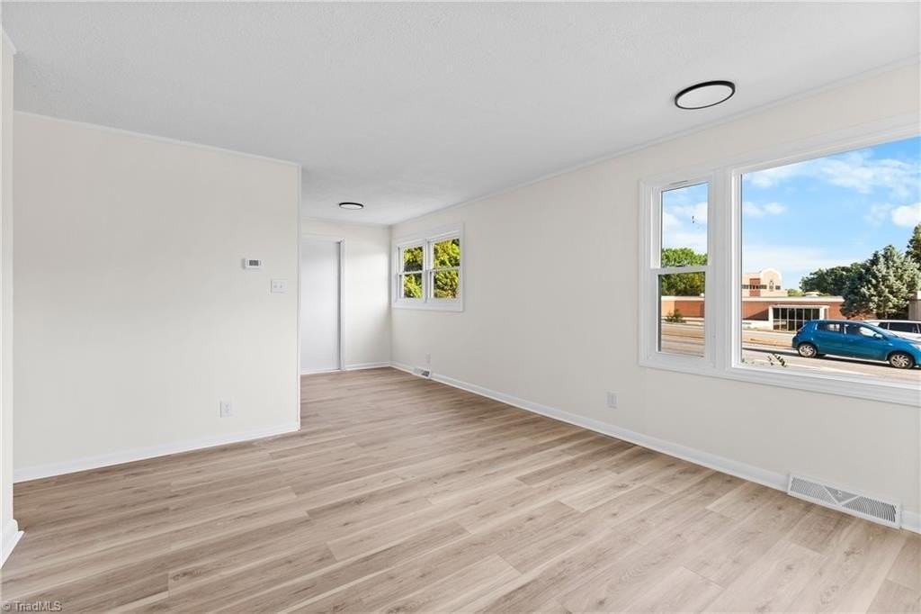 1471 Miller St - Photo 3 of 15