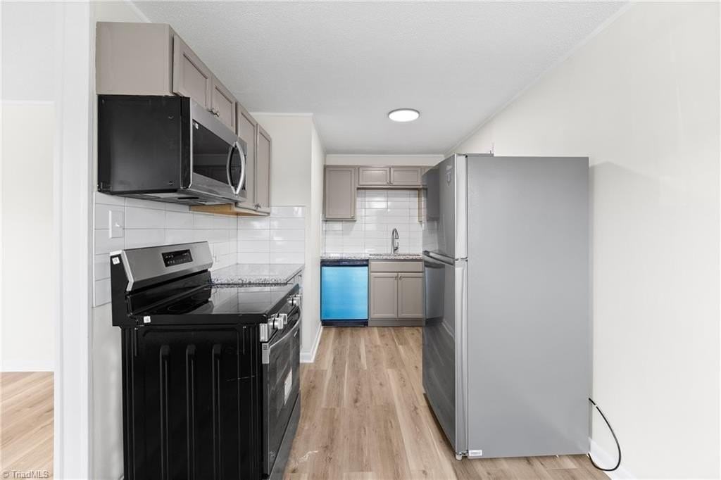 1471 Miller St - Photo 5 of 15