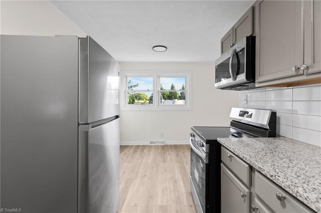 1471 Miller St - Photo 7 of 15