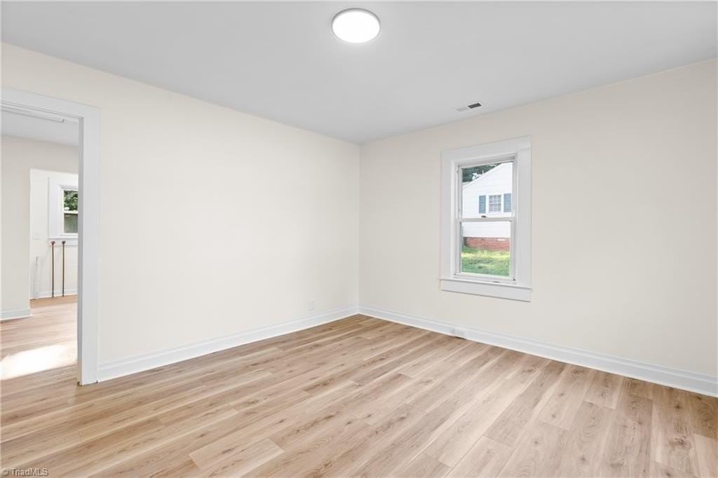 1444 Irving St - Photo 4 of 15