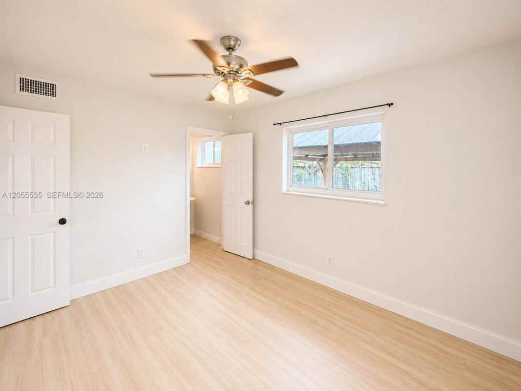 171 Sw 23rd St - Photo 2 of 30