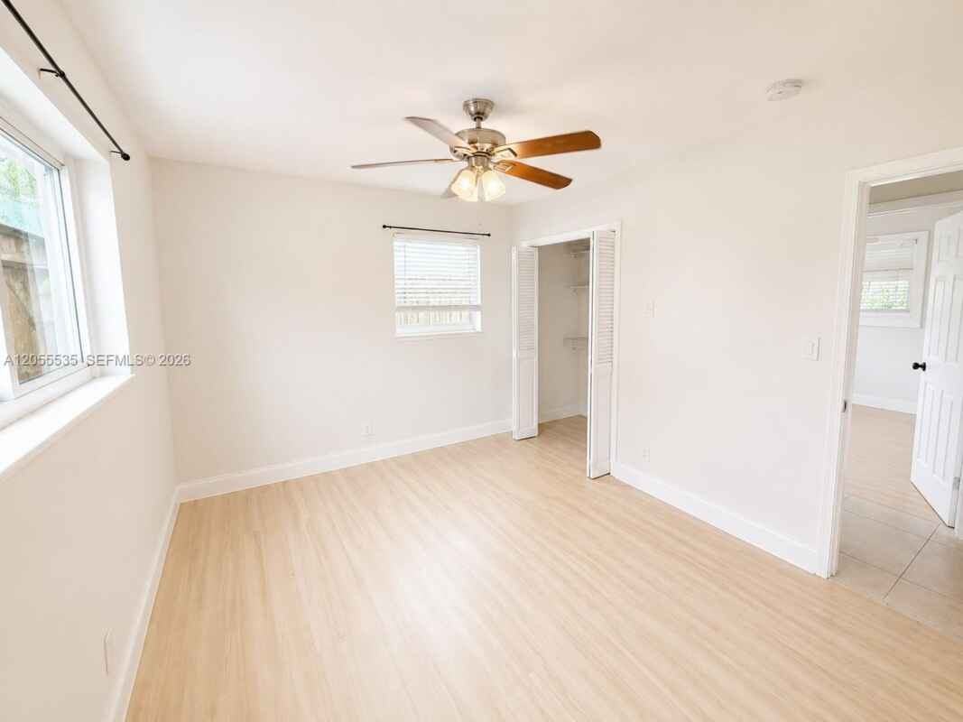 171 Sw 23rd St - Photo 4 of 30
